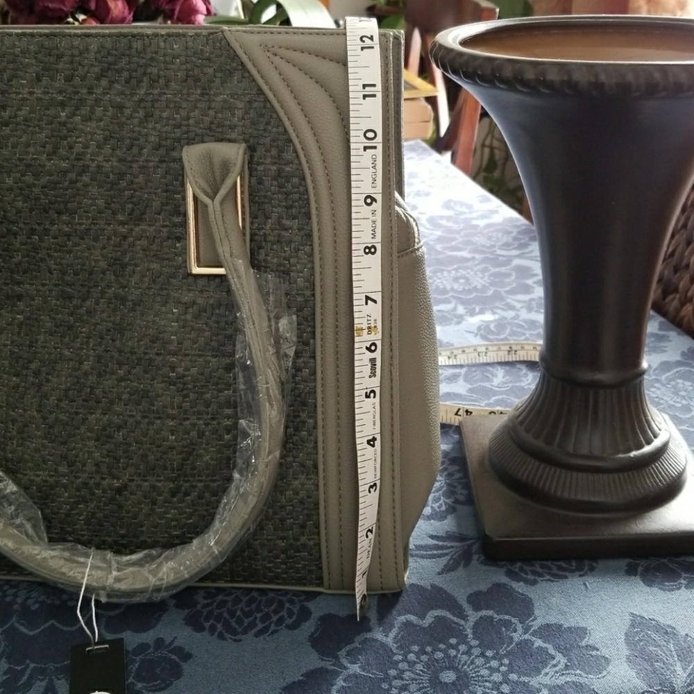 Essential Bag - Picture 7 of 8